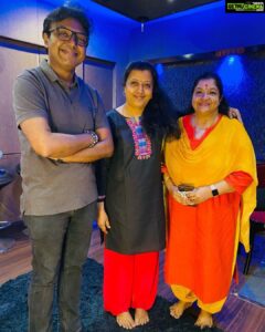 D. Imman Instagram - Elated to have Legendary KS Chithra Amma for #Annatthe ‘s #Yennuyire track!
@sunpictures @rajinikanth  @directorsiva @KeerthyOfficial 
#DImmanMusical
Praise God!
Complete album Jukebox YouTube link:-

youtu.be/CkJtsa1rjKA