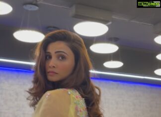 Daisy Shah Instagram - Weekend MOOD Expectation Vs Reality 🙄 . . . #livelovelaugh #daisyshah