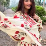 Daisy Shah Instagram - When you tread the paths within you, You shall find solace where u stand 🤲 . . . #soabovesobelow #livelovelaugh #daisyshah Outfit: @bunaai