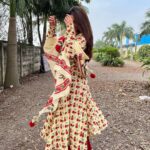 Daisy Shah Instagram - When you tread the paths within you, You shall find solace where u stand 🤲 . . . #soabovesobelow #livelovelaugh #daisyshah Outfit: @bunaai