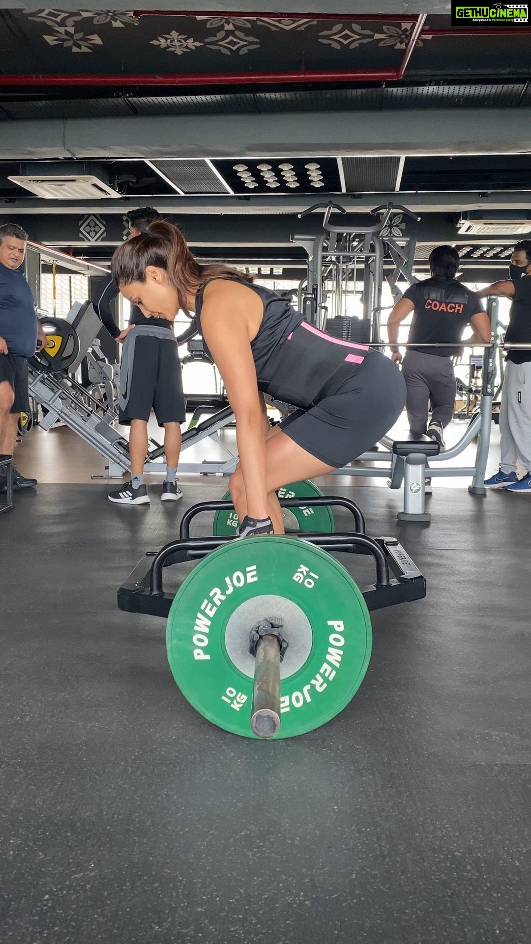 Daisy Shah Instagram - Tick tick 💥 W/ @sr07official . . . #strenghttraining #focused #livelovelaugh #daisyshah #reelitfeelit RESET