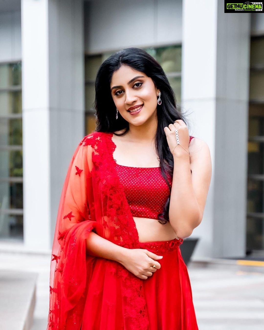 Dhanya Balakrishna Instagram - Canβt thank u enough my nicest most kindest friend @priyamachineni for arranging my #siima2021 outfit in the last minute. Ur outfits have always been my favourite and so are u β€οΈπ πΈ: @joshuamatthewstudio Outfit: @priyamachineni π: @jashok7270 πββοΈ: @mutyala.raju.92