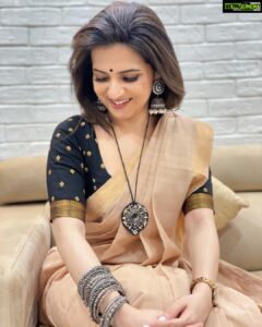 Dhivyadharshini Instagram - Photo dump evening 

Ps: After a good show 
#ddneelakandan #ddsaree #cottonsarees #blousedesigns #iphoneclicks #happygirls #navarasa #netflixsouthindia
