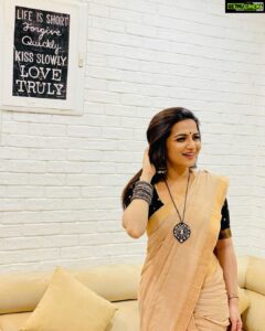Dhivyadharshini Instagram - Photo dump evening 

Ps: After a good show 
#ddneelakandan #ddsaree #cottonsarees #blousedesigns #iphoneclicks #happygirls #navarasa #netflixsouthindia