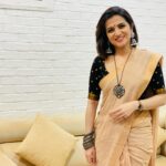 Dhivyadharshini Instagram - Photo dump evening Ps: After a good show #ddneelakandan #ddsaree #cottonsarees #blousedesigns #iphoneclicks #happygirls #navarasa #netflixsouthindia