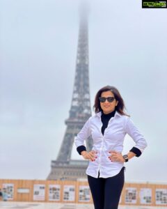 Dhivyadharshini Instagram - Did you know 
1. Eiffel Tower grows almost 6inch taller in summer and gets 6inch smaller in winter. 
2. Eiffel Tower was meant to be only for 20 years and then to be demolished, but it’s beauty dint let ppl do it 
3. Gustave Eiffel slipped a private room for himself in the tower and he dint rent it then and till now it’s not 
4. Eiffel Tower has a wife, an American lady married to this tower and changed her name to ErikaEiffel 
5.Hitler once ordered to demolish Eiffel Tower after Germany occupied France but luckily that order was not followed through
6.ivlo soliruken , kulirla foto yeduthiruken, oru like ah potu pongaaaa 😇😘🤪😍
Thanks to @gtholidays for suggesting me this view of the tower ❤️
#ddneelakandan #ddinparis #fashion #paris #france #gtholidays #travel #tourism #travellover #francetourisme