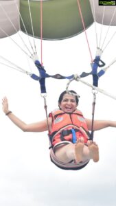 Dhivyadharshini Instagram - First time in Andaman waters ❤️romba bayanden for my knees but those boys took care of me so well… they love their job and it is to make our trip memorable …  superb planning @gtholidays, u guys were a rock 👍 post COVID Andaman tourism is slowly coming back to normalcy 

ps : so equal to foreign countries in safety and feel 
Pics coming soon 
#ddneelakandan #ddreels #tourismandaman #watersports #parasailing #travel #travelvideos #gtholidays @tourism_of_andaman