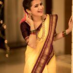 Dhivyadharshini Instagram – Konjam thalli Pongal spl 😎😉 

@camerasenthil
 @makeupibrahim 
@saravananhairstylist 
@new_ideas_fashions

#ddneelakandan #ddsarees #silksaree #saree #fashion #style #vijaytelevision #kanchipattu