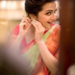 Dhivyadharshini Instagram - Romba western wear la irukara fotosaaaa poduren so saree la onnu 🥰 Some clicks by @camerasenthil M&H @makeupibrahim @vijayaraghavan_hairstylist3133 Saree drapist @saraswathisathyam ma This saree was a sweet gift by my godmother/sister Mariazeena mam , because it was gifted with love it’s so beautiful,for all those asking it’s from Varamahalakshmi stores #ddneelakandan #saree #silksaree