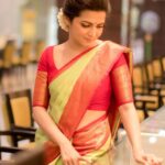 Dhivyadharshini Instagram – Romba western wear la irukara fotosaaaa poduren so saree la onnu 🥰 

Some clicks by @camerasenthil 
M&H @makeupibrahim 
@vijayaraghavan_hairstylist3133 
Saree drapist @saraswathisathyam ma
This saree was a sweet gift by my godmother/sister Mariazeena mam , because it was gifted with love it’s so beautiful,for all those asking it’s from Varamahalakshmi stores 

#ddneelakandan #saree #silksaree