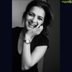 Dhivyadharshini Instagram - TGIF @palaniappansubramanyam @raji_designer @makeupibrahim @vijayaraghavan_hairstylist3133 #ddneelakandan #dd #ddreels #dhivydharshini #blackorwhite #chennaifashion #watches #rado