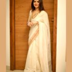 Dhivyadharshini Instagram - Pon Onam ashamshakal ❤️ @camerasenthil 📸 #ddneelakandan #onam2021 #onamsaree #kasavu #ashamshakal #onamcelebration #keralasaree