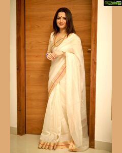 Dhivyadharshini Instagram - Pon Onam ashamshakal ❤️ 

@camerasenthil 📸 #ddneelakandan #onam2021 #onamsaree #kasavu #ashamshakal #onamcelebration  #keralasaree