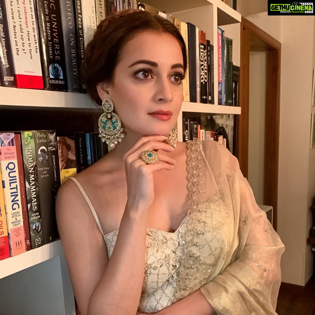 Dia Mirza Instagram - Wedding reception ready in @anitadongre! Jewellery by @satyanifinejewels @tyaanijewellery Styled by @theiatekchandaney Assisted by @jia.chauhan Hair by @harryrajput64 Mumbai, Maharashtra