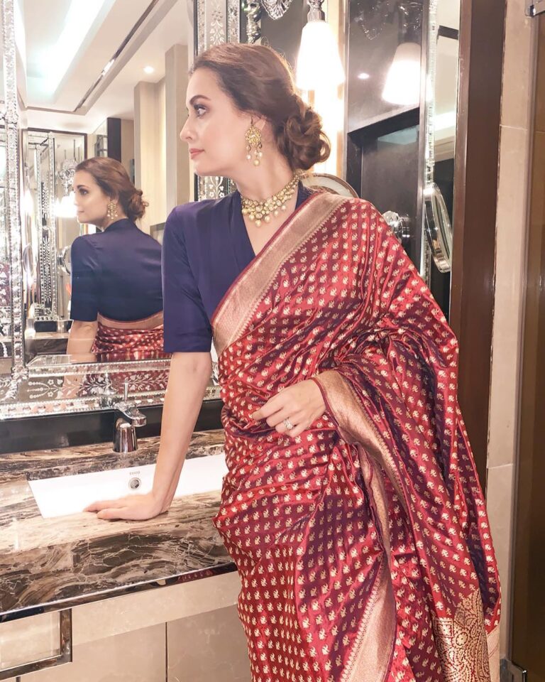 Dia Mirza Instagram - Mamma I love your sarees! Wearing your saree today reminded me of all the times I would wear one of your sarees as a little girl and play teacher teacher at home :) Styled by @theiatekchandaney Assisted by @jia.chauhan Jewellery by @mahesh_notandass MUH by @shraddhamishra8 Managed by @exceedentertainment @jainisha_shah #MadeInIndia #Vintage #Handloom #Benarasi #Saree #OOTD #JapanSurprises Mumbai, Maharashtra