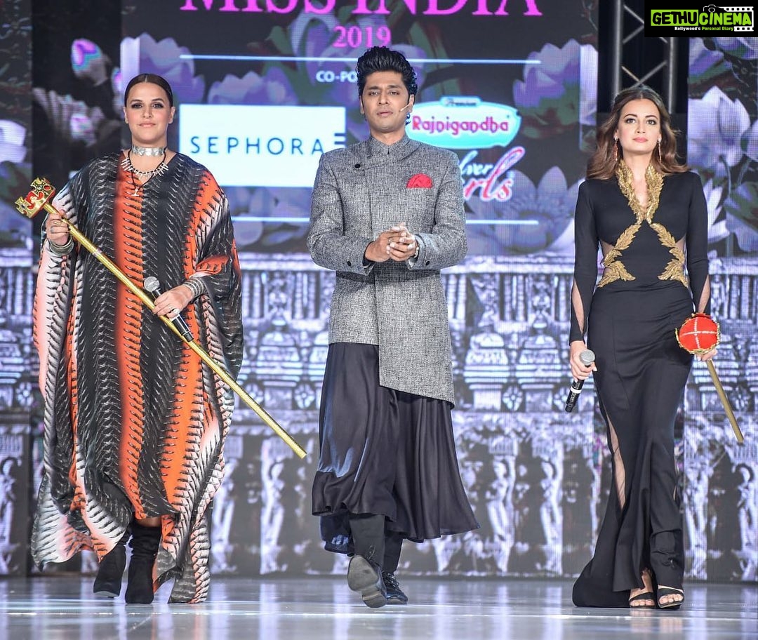 Dia Mirza Instagram - Last night was all kinds of awesome! As the mentor to @missindiaorg #NorthandSouthZone the #GameOfCrowns was a wonderful showcase of our immensely talented young ladies. @nehadhupia congratulations on #EastAndWestZone winning ❤️🌟🙌🏼 P.S - That’s cranberry juice 😉Outfit by @shantanunikhil Jewellery by @kohinoorjewellersagra Styled by @theiatekchandaney Assisted by @jia.chauhan Hair by @harryrajput64 Make Up by @tush_91 Photo credit @prathameshb84
