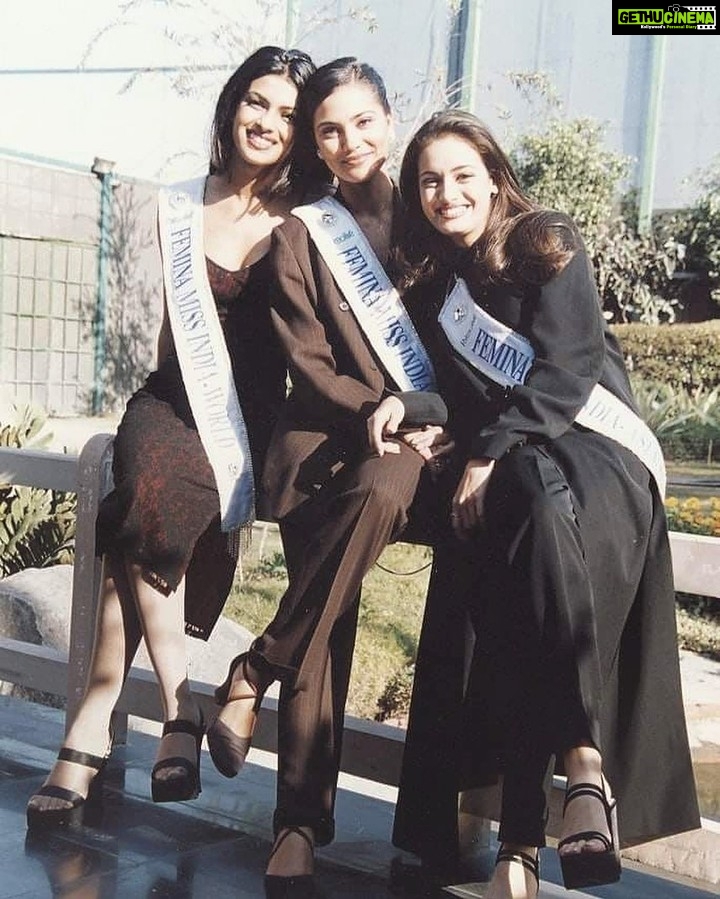 Dia Mirza Instagram - Throwing it back to the year 2000 with @priyankachopra @larabhupathi 🌏 #TBT #ThursdayThrowback India