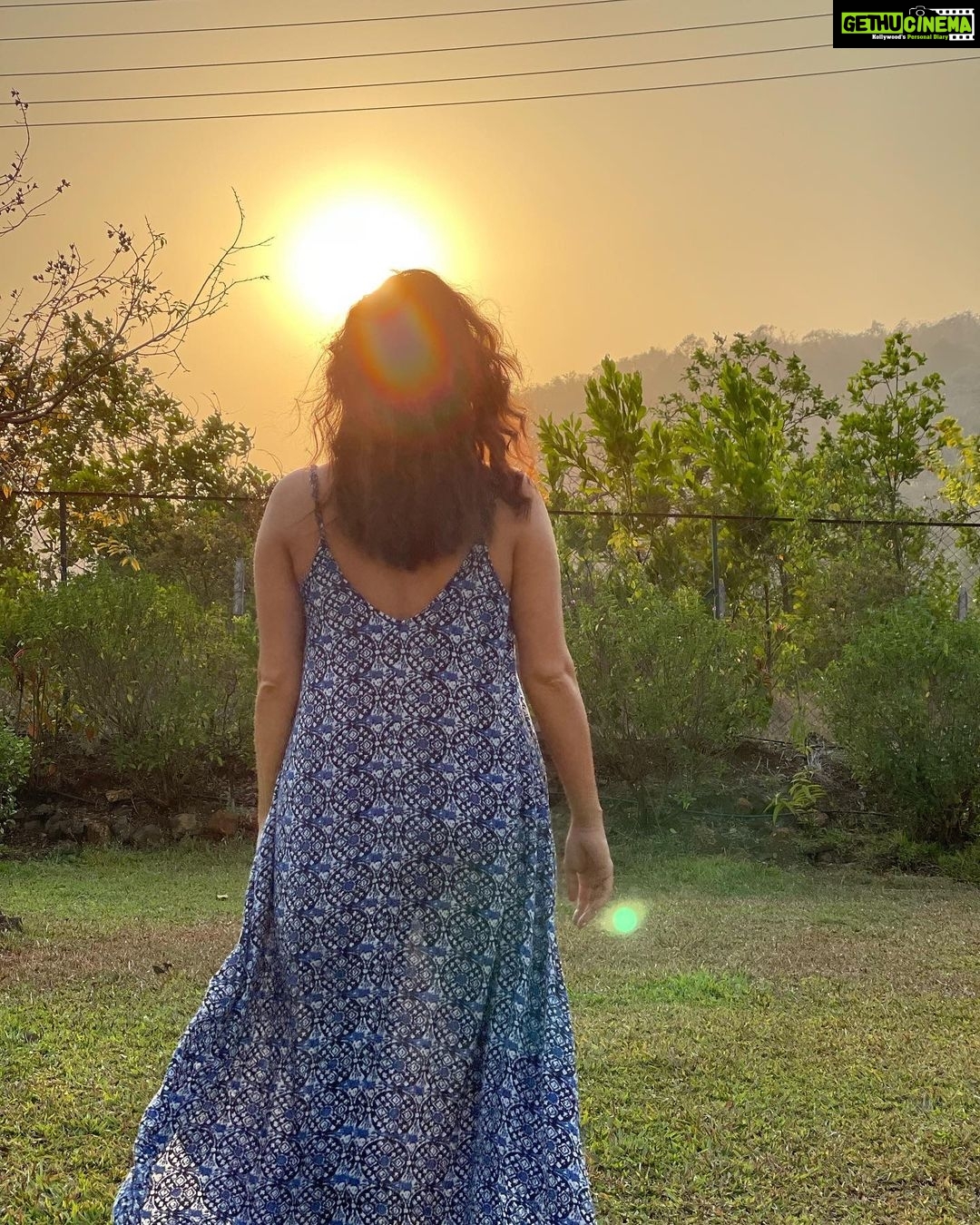 Dia Mirza Instagram - Becoming a mother is the best gift nature gave me 💚 Every moment has been filled with light and joy! From the time i first discovered i was pregnant, to every single moment since… natures force has revealed itself to me in the most magical ways. And no, it wasn’t easy going through the trauma of a extremely premature delivery and subsequent complications. But, the faith that you chose me Avyaan Azaad to be your mother was unshakable even when we went through our challenges. Thank you for choosing me my precious. Thank you for holding on so strong. Thank you for teaching me the power of love. You are love. #FlashbackFriday to a time when i was 4 months pregnant 🤰🌏 📸 Papa @vaibhav.rekhi #SunsetKeDiVane
