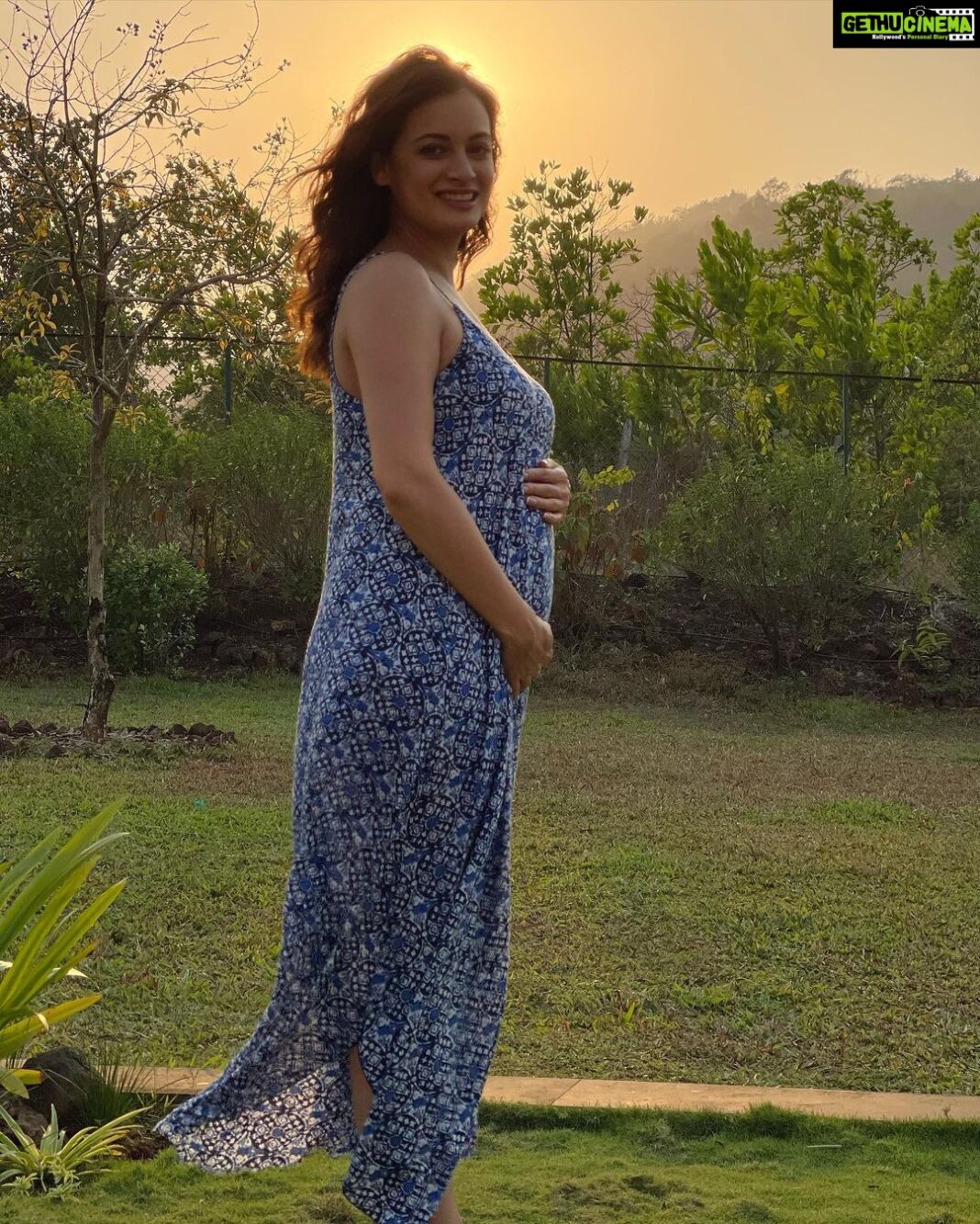 Dia Mirza Instagram - Becoming a mother is the best gift nature gave me 💚 Every moment has been filled with light and joy! From the time i first discovered i was pregnant, to every single moment since… natures force has revealed itself to me in the most magical ways. And no, it wasn’t easy going through the trauma of a extremely premature delivery and subsequent complications. But, the faith that you chose me Avyaan Azaad to be your mother was unshakable even when we went through our challenges. Thank you for choosing me my precious. Thank you for holding on so strong. Thank you for teaching me the power of love. You are love. #FlashbackFriday to a time when i was 4 months pregnant 🤰🌏 📸 Papa @vaibhav.rekhi #SunsetKeDiVane