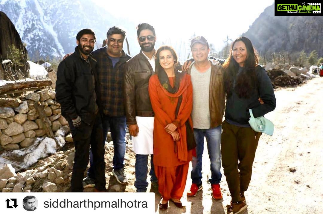 Dia Mirza Instagram - ❤️🙌🏼#Repost @siddharthpmalhotra with @get_repost ・・・ A special show & an even more special team that’s driven by passion and love to tell a story that hopefully will leave a mark in all your hearts. #kaafir coming soon on @zee5 @zee5premium @diamirzaofficial @merainna @chinxter @pratik8shah #milind Sangla, Himachal Pradesh, India