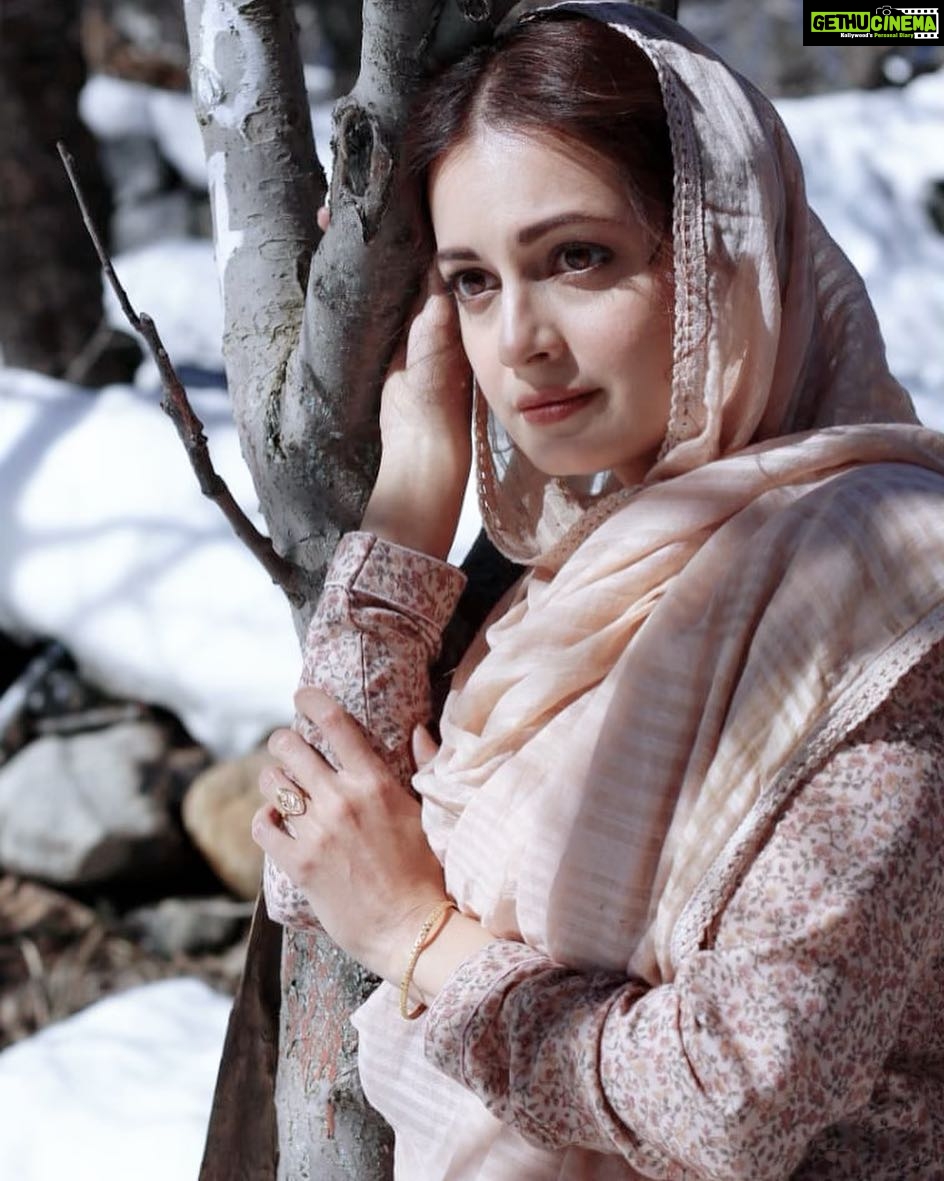 Dia Mirza Instagram - Meet kainaaz ❤️Discovering her has been an incredible experience... Her truth is now my truth. #Kaafir #Zee5Originals @zee5 @sapnamalhotra01 @siddharthpmalhotra @bhavani.iyer @chinxter @merainna @pratik8shah #TarunKatial #Milind #Aparna Photo by @thatfloatingcloud ❤️🙏🏻 Himachal Pradesh