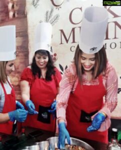 Dimple Chopade Instagram - #cakemixingceremony2020 🎂🍾#sayajihotelpune #salonappleandspa #chefdimple 👩‍🍳😉
