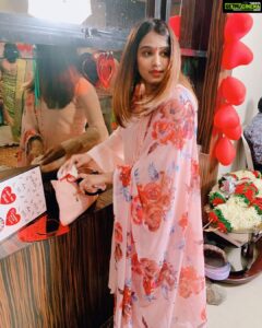 Dimple Chopade Instagram - #candid 🥰
Happy Valentine's Day ❤️