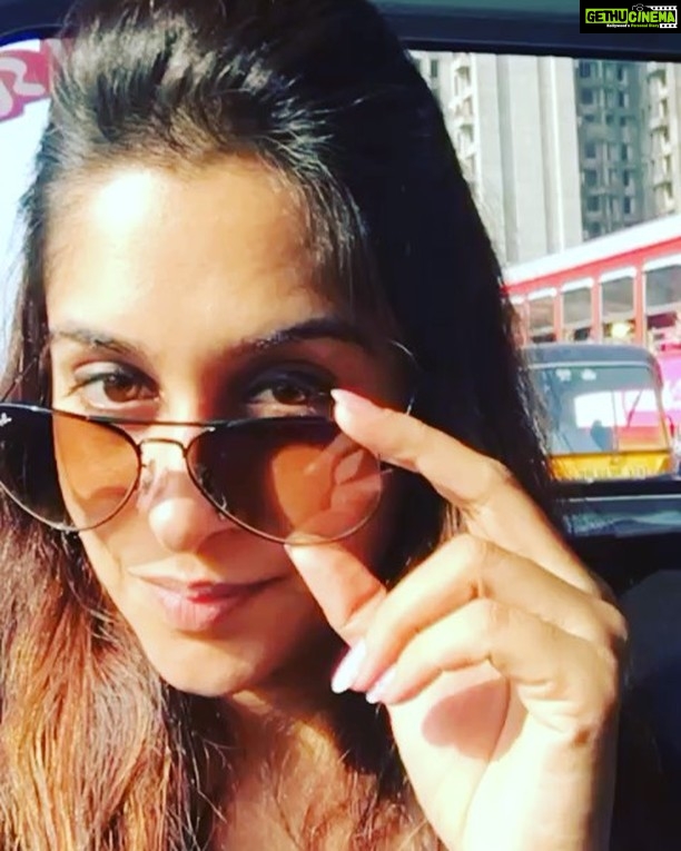Dipika Kakar Instagram - Winking my way out of Mumbai's traffic! #BeatTheHeat #Friyay