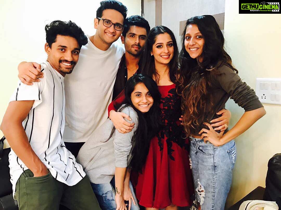 Dipika Kakar Instagram - Each and everyone of us have worked very hard as a team to put up an amazing act! This performance means a lot to us and we really wish that you guys love it. So do tune into #StarPlus tomorrow night and watch #NachBaliye8