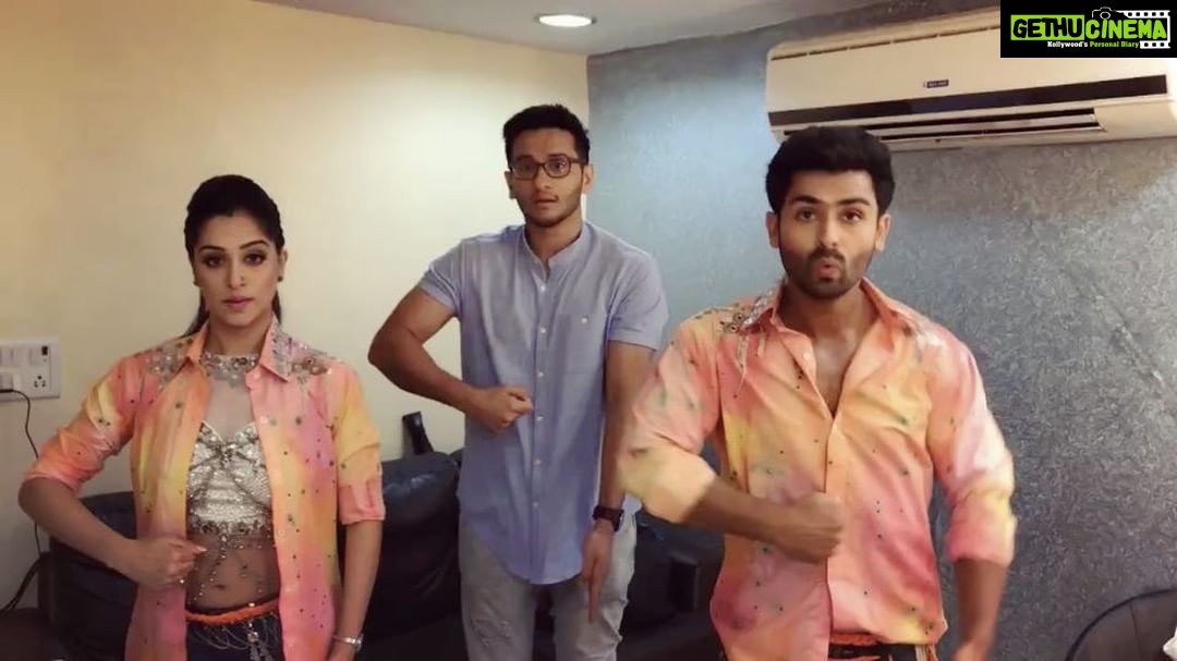 Dipika Kakar Instagram - We are in sync even off-stage! Check out our performance today at #Starplus #Nachbaliye8 #StayTuned @shoaib2087 @yashpandya2013