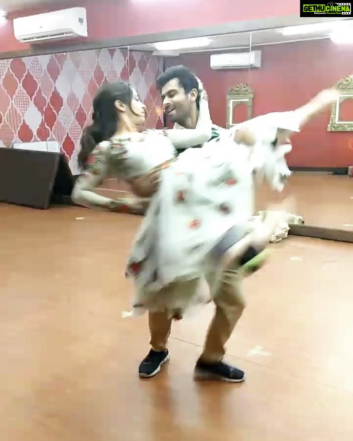 Dipika Kakar Instagram - Spinning in love with @shoaib2087 💃🏻 #nachbaliye8 #behindthescenes #dancetillyoudrop #staytuned