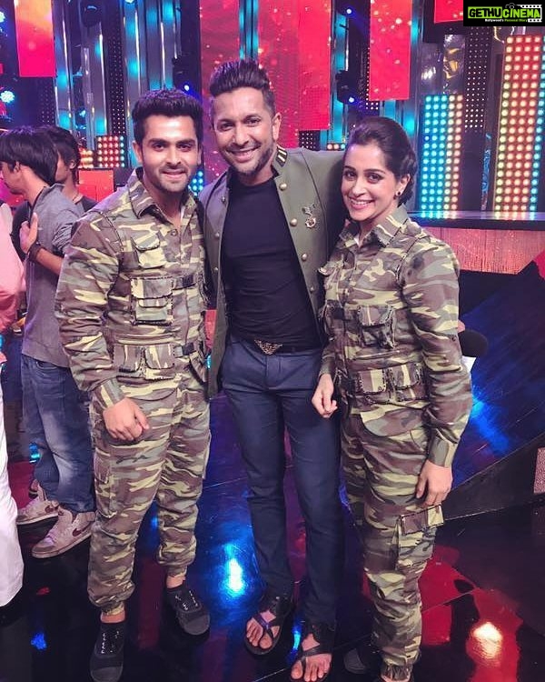 Dipika Kakar Instagram - Coincidence struck right😁 matching outfits with our all time favourite judge @terence_here😍☺ #nachbaliye8 #behindthescenes