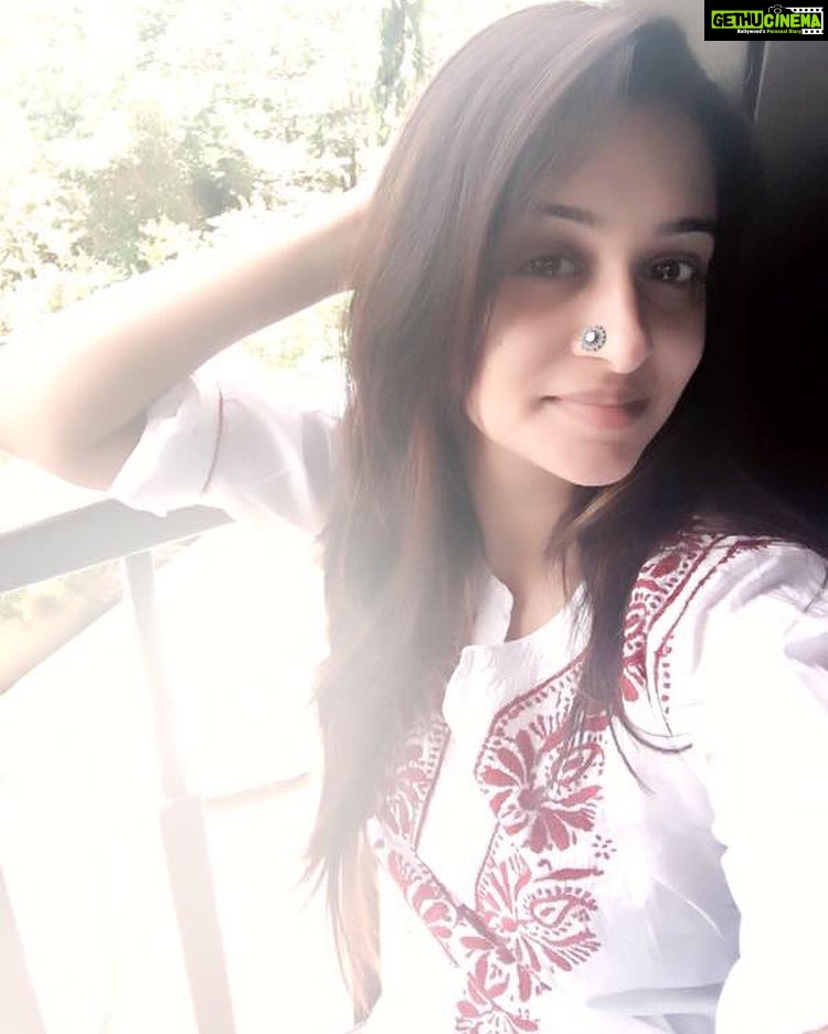 Dipika Kakar Instagram - Late mornings in my pretty little corner😁 #weekendvibes #balconyview