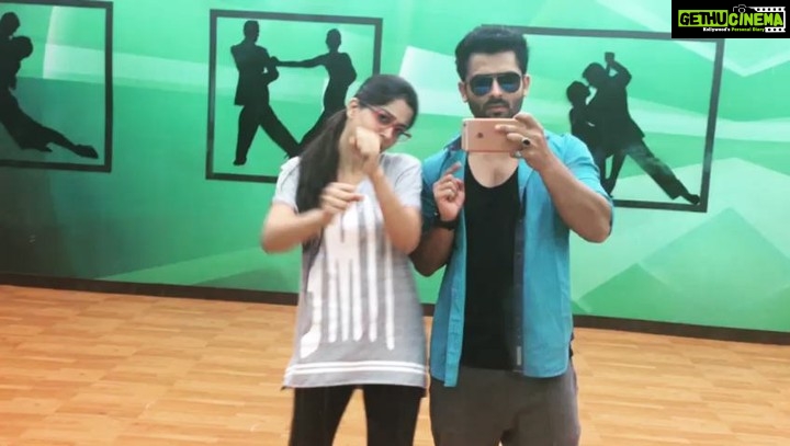 Dipika Kakar Instagram - Break time calls for some midweek insanity😋 #thuglife #rehearsals