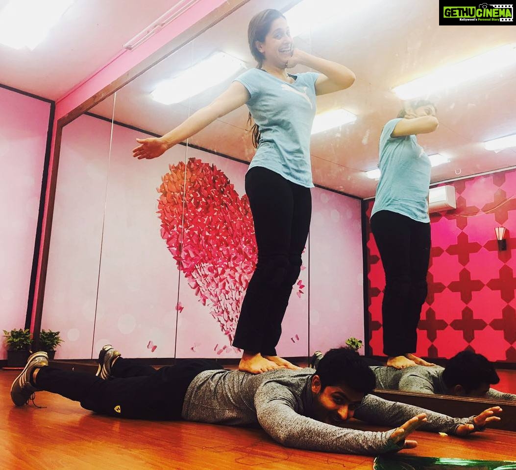 Dipika Kakar Instagram - Don't really know what we are upto but some madness betwixt rehearsals😋 #nachbaliye8 #funtimes #crazyus