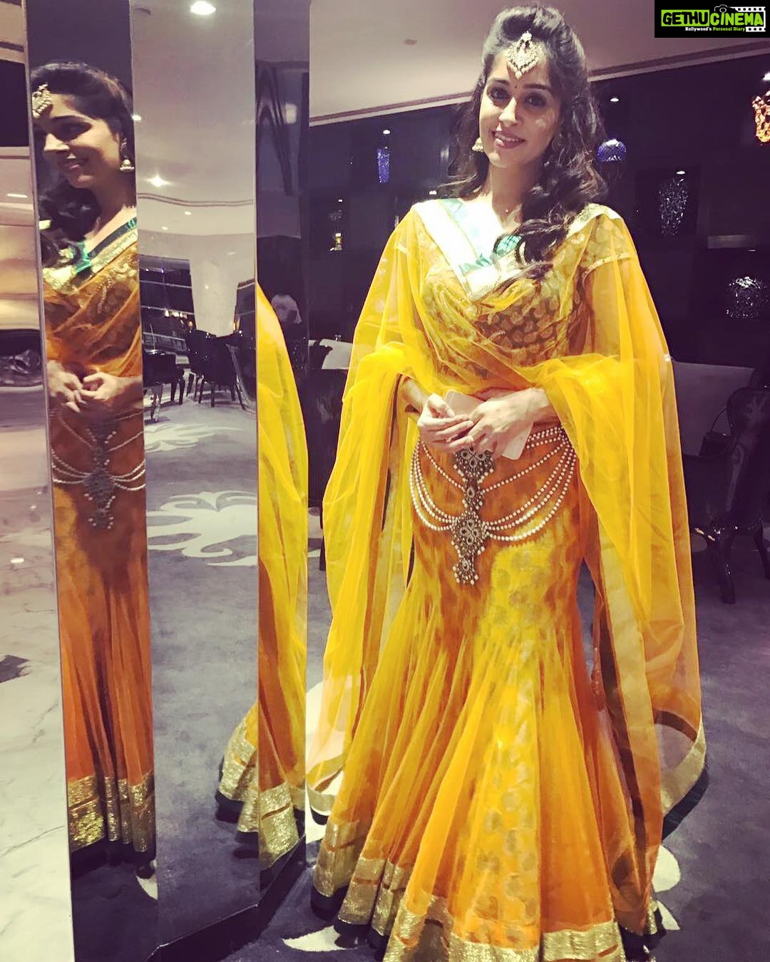 Dipika Kakar Instagram - In a field of roses she is a wildflower✨all ready for the event at #Delhi #OOTN #simpleandchic