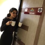 Dipika Kakar Instagram - bechaari mai!!! im his spot dada as well!!!! isisliye pehle ready hoke chai ka cup leke wait kar rahi hun aur @shoaib2087 sir darwaaza hi nahi khol rahe 😂😂😂😂😂😂😂😂 pic courtesy @celebrity_manager_vikas thank u bhai 🤣🤣🤣🤣🤣