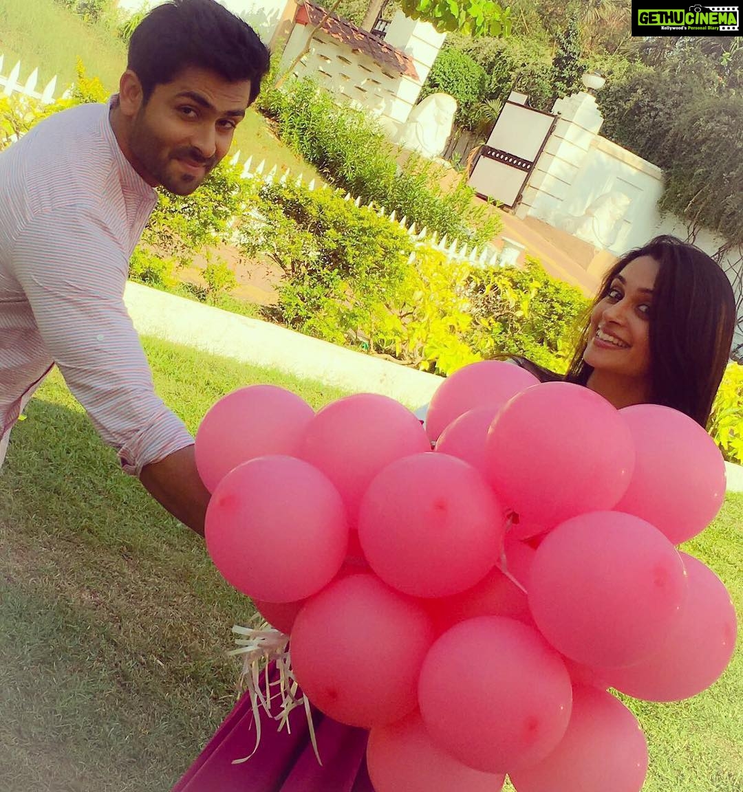 Dipika Kakar Instagram - He perfectly knows how to brighten up my smilešš#lovehim⤠#happyus