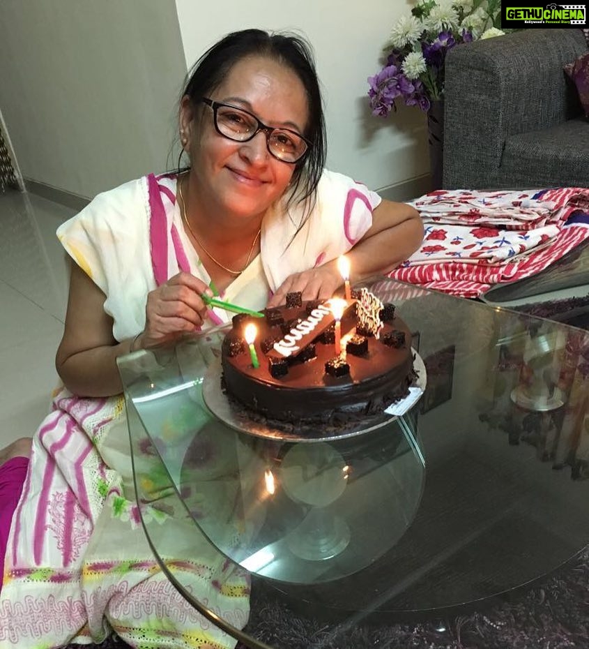 Dipika Kakar Instagram - Happy Birthday Mummaaaa 😘😘😘😘😘 Love u 😘😘😘😘 Acha acha khaana banao mai raatko aake khaaungi @renukakar1961
