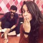 Dipika Kakar Instagram – Thats oops moment when he injures his legs inbetween rehearsals😞😔 #getwellsoon #mondaygrind