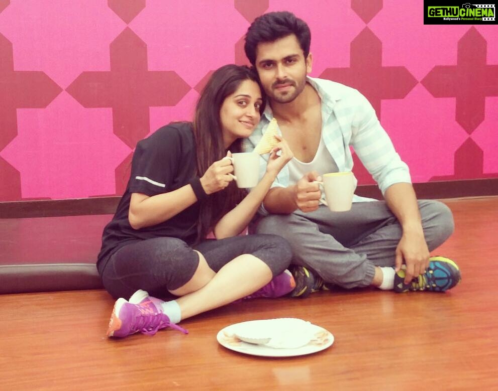 Dipika Kakar Instagram - Less of rehersals more of chai breaks😉☕ #tealovers #dancelife #nachbaliye