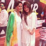 Dipika Kakar Instagram - Holi event at it's best...colourful, happy faces all around #Raipur💙💚❤ #happyholi #playhard