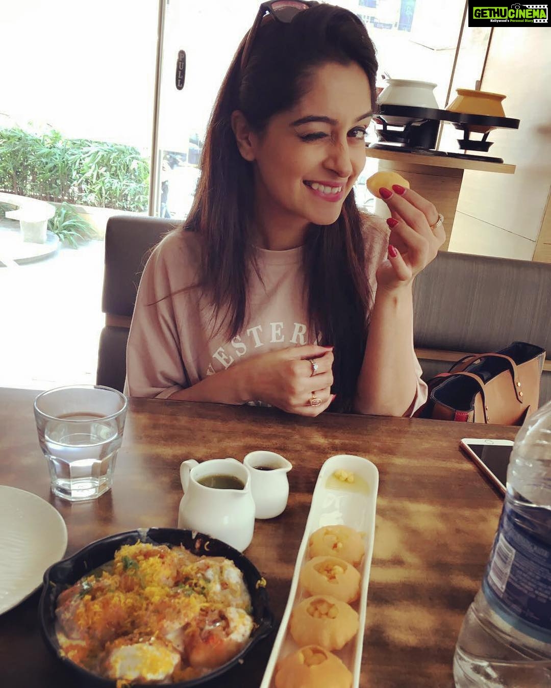 Dipika Kakar Instagram - Pani puri for lunch?? Why not?🤔😜 Mumbaikar rights❤ #weekendvibes #saturdayfun