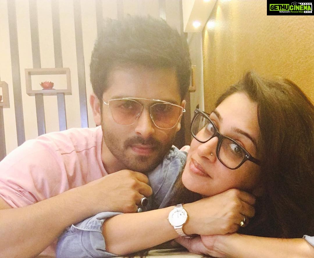Dipika Kakar Instagram - Thank you so much @royalonlinebazar for gifting us such amazing pair of glares & watch❤😍 #gifts🎁 #feelsgood