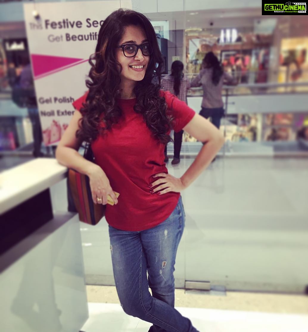 Dipika Kakar Instagram - Adding in some gradients right when I need some change in my life😉 #haircolor #saturdaymood