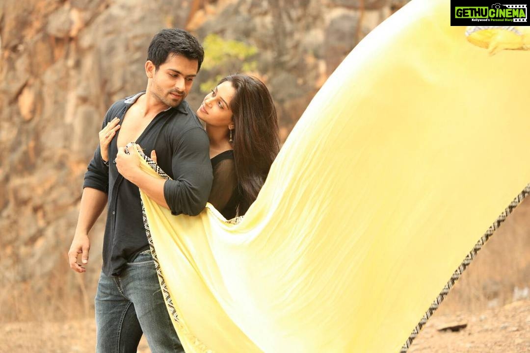 Dipika Kakar Instagram - We fell in love, sweeped through all the ups & downs, & successfully anchored our hearts forever❤ Happy Valentine's Day love🤗😘 #myvalentine #mylifeline
