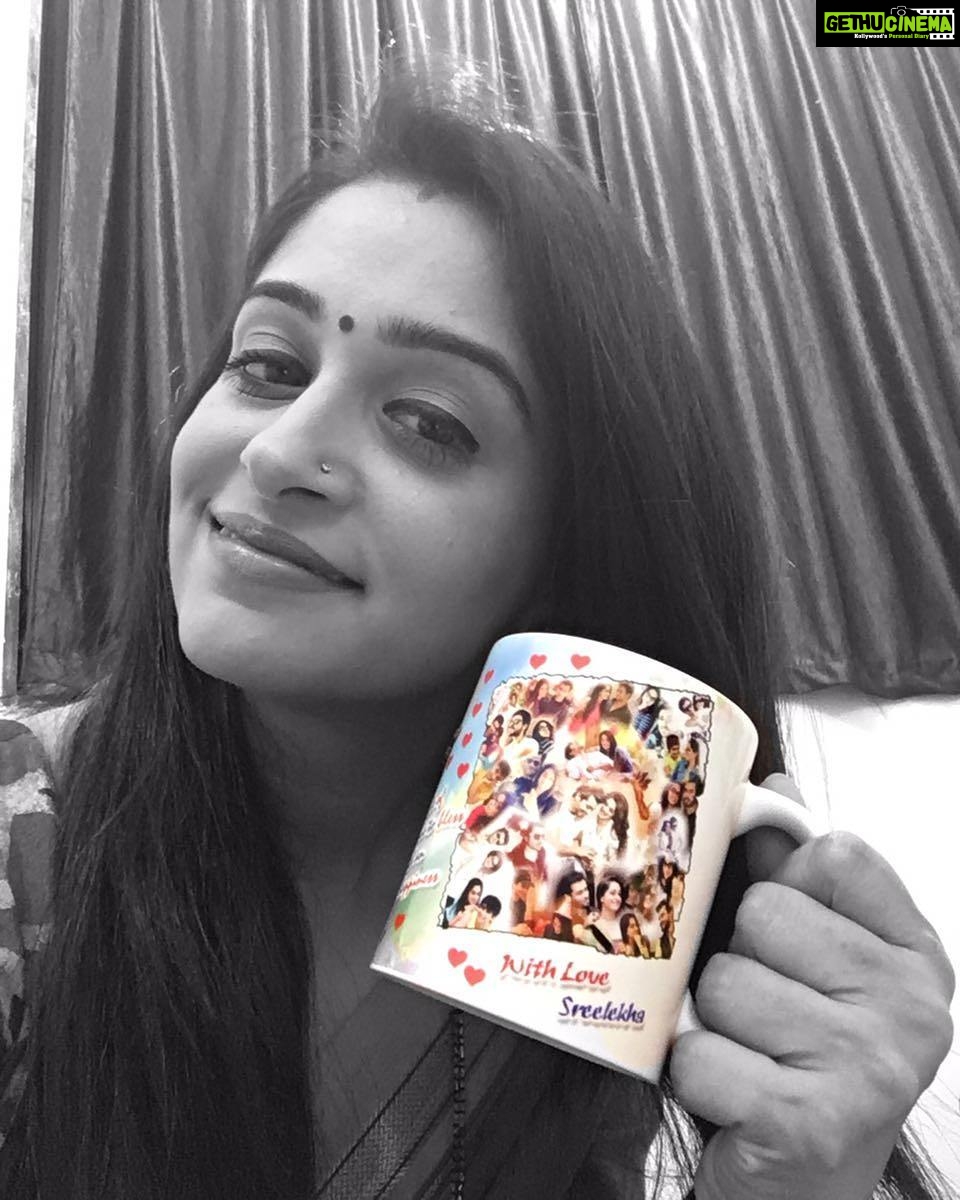 Dipika Kakar Instagram - My first ever gift from a very sweet fan Sreelekha, thank you so much for showering me with so much love☺ #feelingloved #fanstagram #personalisedgifts