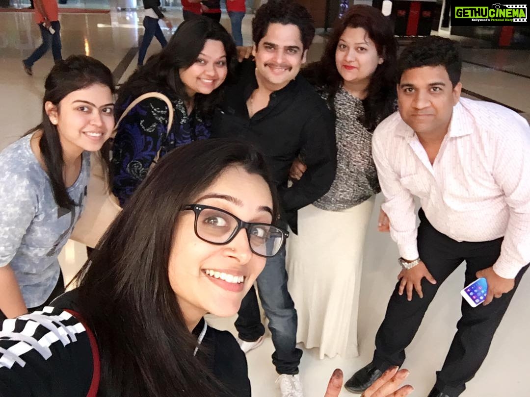 Dipika Kakar Instagram - These lovely people who are manager for name sake... in reality they are family πππππ @shruti_aaryan @celebritymanager_kriti @celebrity_manager_vikas @aaryankakkar_celebrity_manager