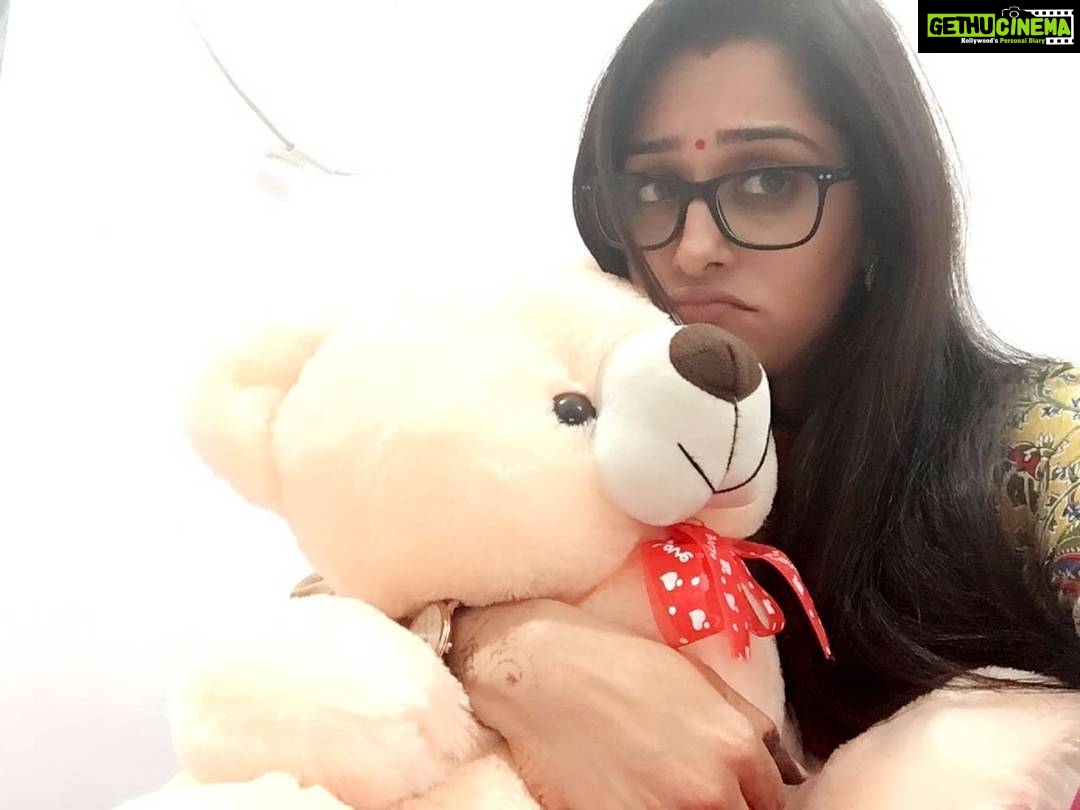 Dipika Kakar Instagram - Totally drained and tired after shooting all day😞Waiting desperately to pack up and head home😌🏡💕#actorslife #shootingday #onset #tired #exhausted #packup