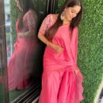 Dipika Kakar Instagram - Shoot from home!! Shot for an episode of Dance Deewane From home!! I was super excited & nervous to be in conversation with Madhuri ma’am & that too on her birthday ❤️ 😍@madhuridixitnene ❤️…. it was a great experience…. Vlog coming really sooooonn!!!! . . . Styled by @stylebytaashvi Saree by @aparnakfashion Earrings and Bangles by:@rubansaccessories @oakpinionpr makeup by: @im_mr_ketzsolzofficial_
